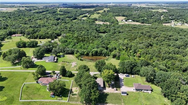 815 Kouns Lane, Edwardsville, KS 66111
