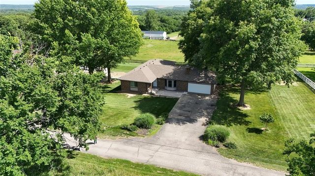 815 Kouns Lane, Edwardsville, KS 66111