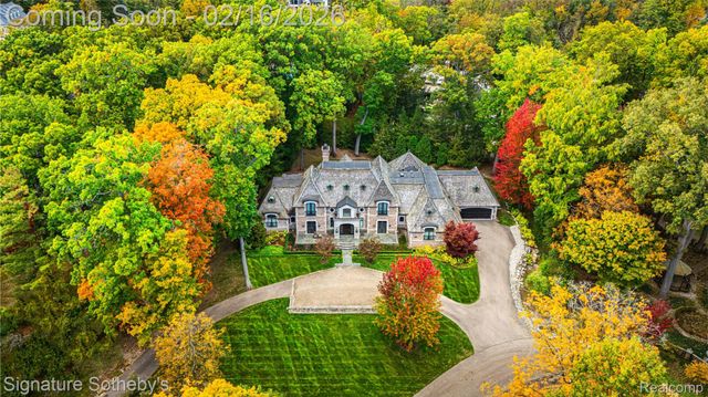 341 Lowell Court, Bloomfield Charter Township, MI 48304