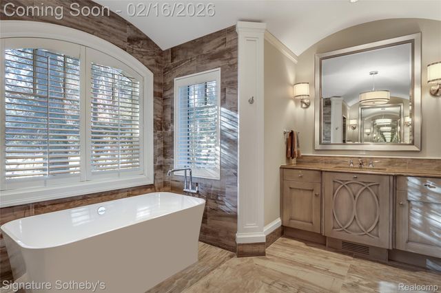 341 Lowell Court, Bloomfield Charter Township, MI 48304