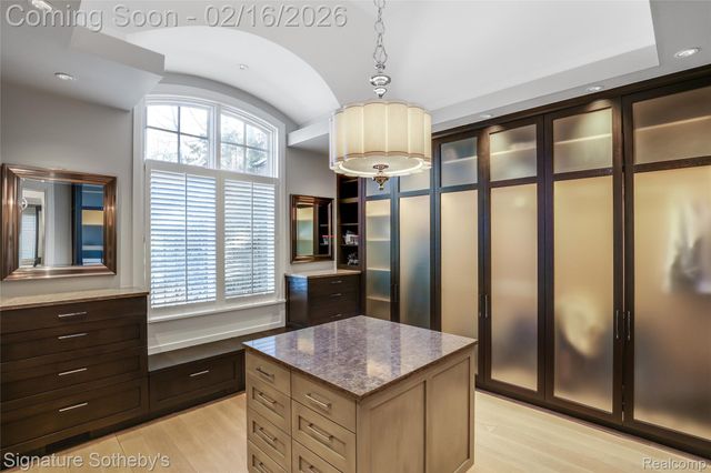 341 Lowell Court, Bloomfield Charter Township, MI 48304