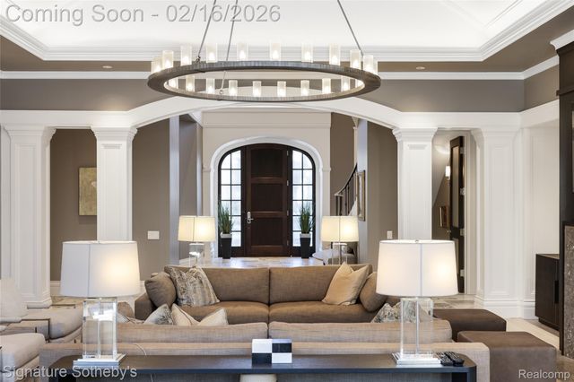 341 Lowell Court, Bloomfield Charter Township, MI 48304