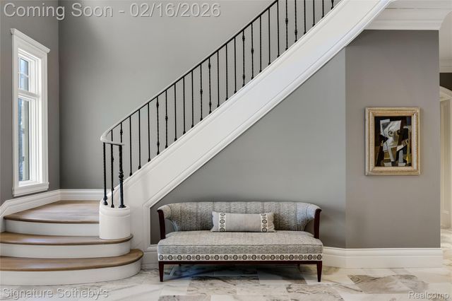 341 Lowell Court, Bloomfield Charter Township, MI 48304