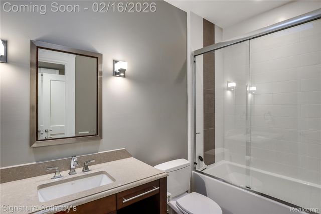 341 Lowell Court, Bloomfield Charter Township, MI 48304