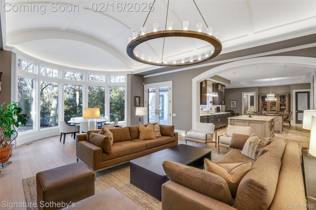 341 Lowell Court, Bloomfield Charter Township, MI 48304