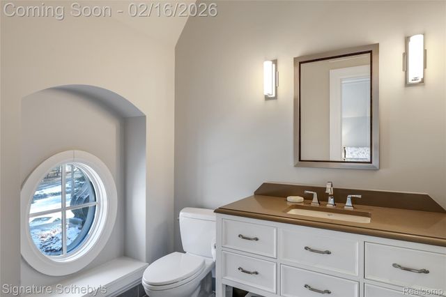 341 Lowell Court, Bloomfield Charter Township, MI 48304