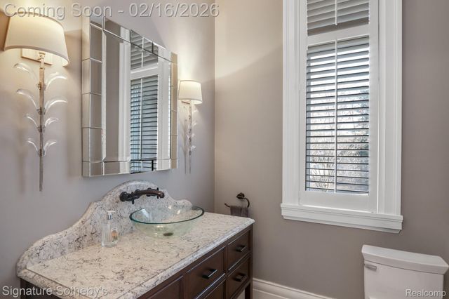 341 Lowell Court, Bloomfield Charter Township, MI 48304