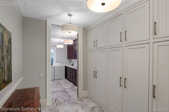 341 Lowell Court, Bloomfield Charter Township, MI 48304