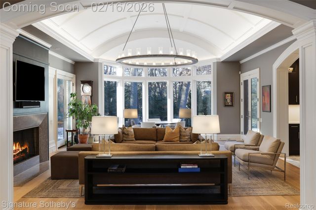 341 Lowell Court, Bloomfield Charter Township, MI 48304