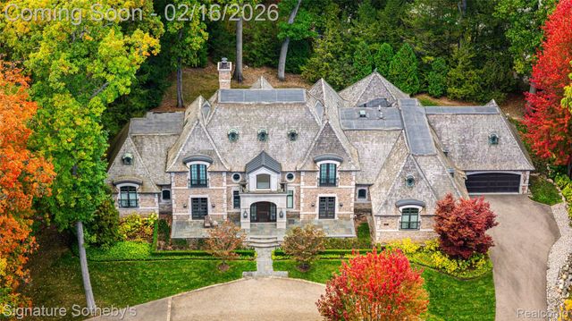 341 Lowell Court, Bloomfield Charter Township, MI 48304