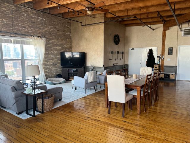 1147 W Ohio Street 702, Chicago, IL 60642