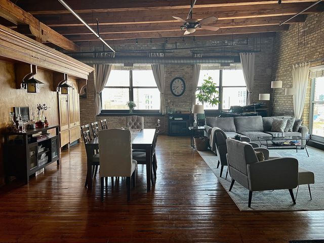 1147 W Ohio Street 702, Chicago, IL 60642