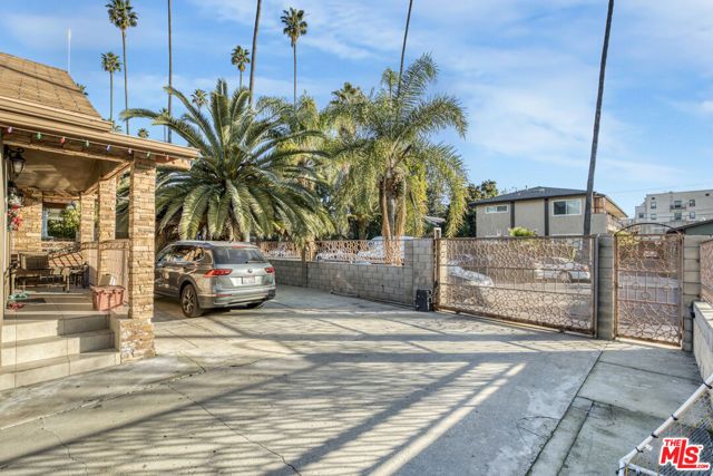 1611 Winona Boulevard, Los Angeles, CA 90027