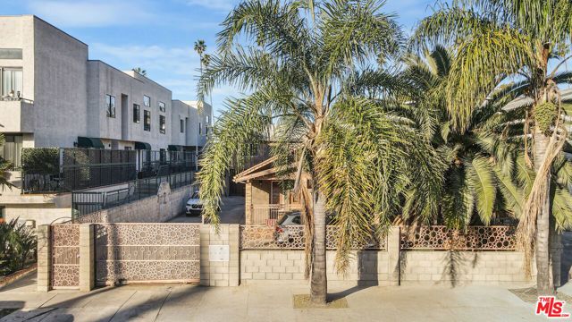 1611 Winona Boulevard, Los Angeles, CA 90027