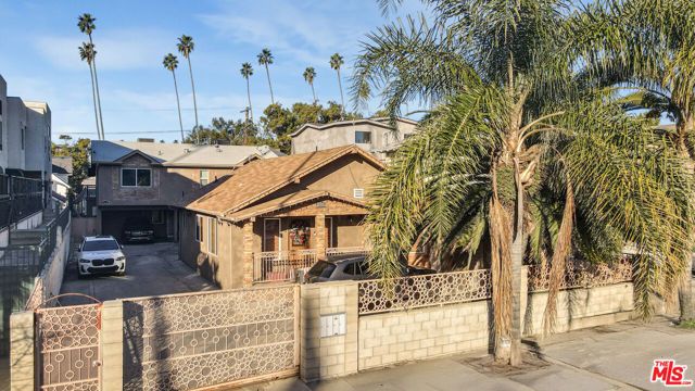 1611 Winona Boulevard, Los Angeles, CA 90027