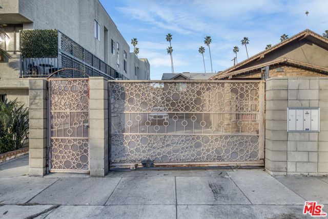 1611 Winona Boulevard, Los Angeles, CA 90027