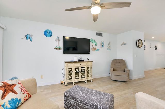 1 QUAILS RUN BOULEVARD 2, Englewood, FL 34223