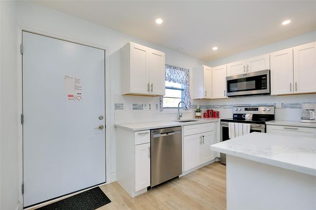 1 QUAILS RUN BOULEVARD 2, Englewood, FL 34223