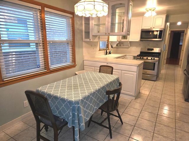 5914 S Meade Avenue, Chicago, IL 60638