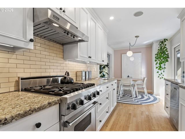 3227 Nw LURAY Ter, Portland, OR 97210