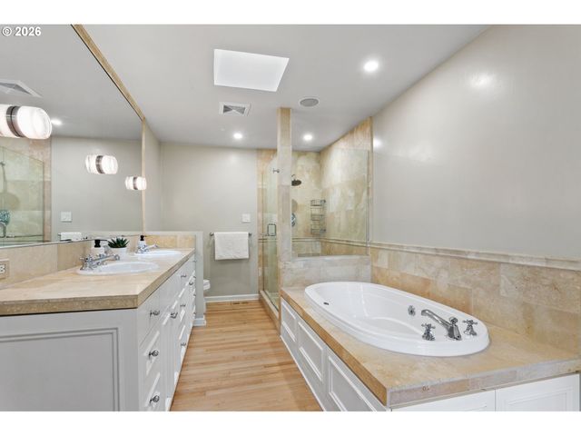 3227 Nw LURAY Ter, Portland, OR 97210