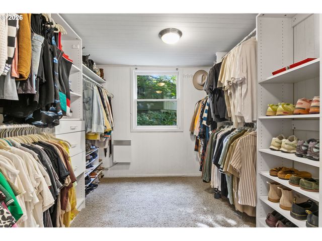 3227 Nw LURAY Ter, Portland, OR 97210