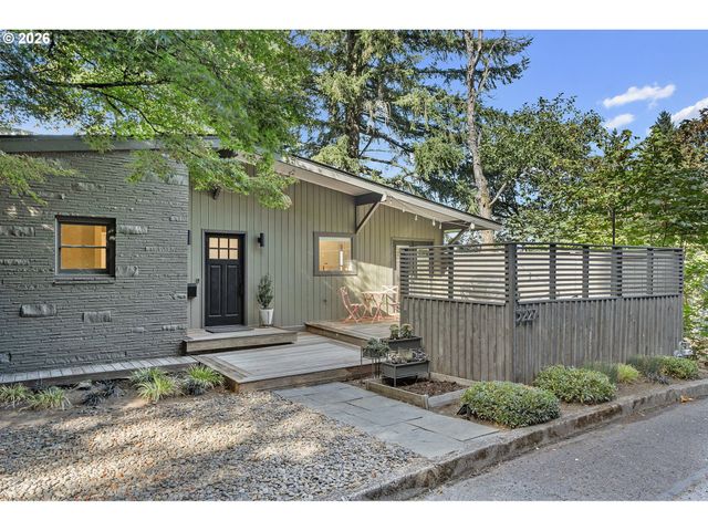 3227 Nw LURAY Ter, Portland, OR 97210