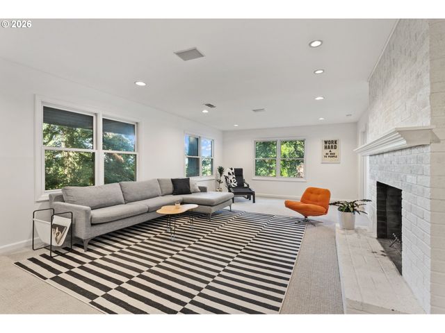 3227 Nw LURAY Ter, Portland, OR 97210