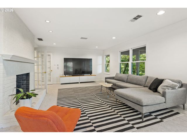 3227 Nw LURAY Ter, Portland, OR 97210