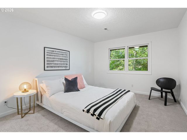 3227 Nw LURAY Ter, Portland, OR 97210