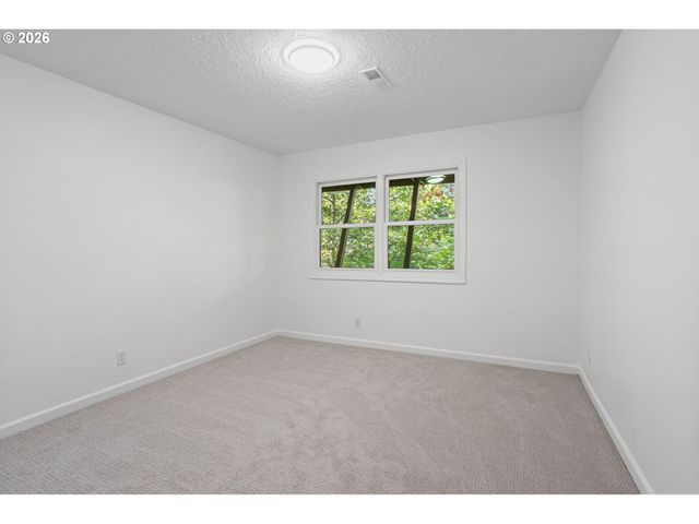 3227 Nw LURAY Ter, Portland, OR 97210