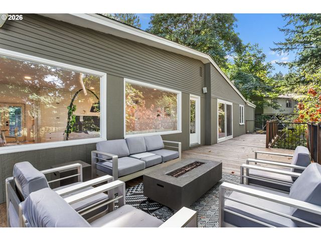 3227 Nw LURAY Ter, Portland, OR 97210