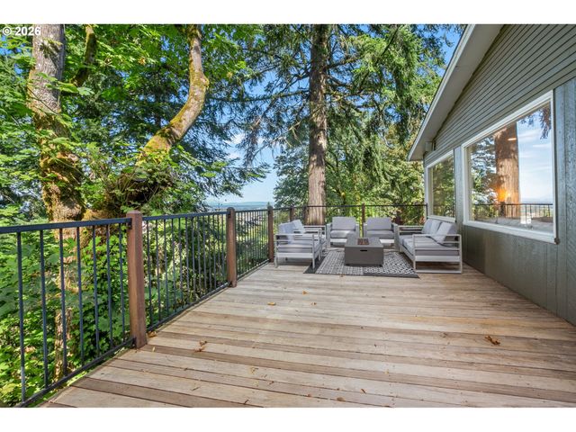 3227 Nw LURAY Ter, Portland, OR 97210