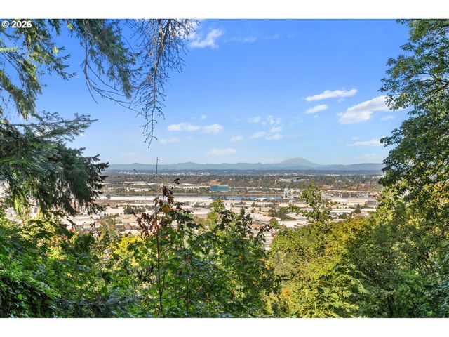 3227 Nw LURAY Ter, Portland, OR 97210