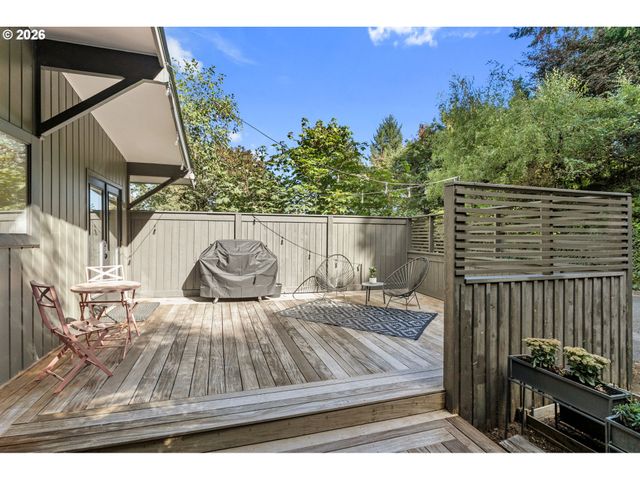 3227 Nw LURAY Ter, Portland, OR 97210