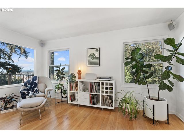 3227 Nw LURAY Ter, Portland, OR 97210