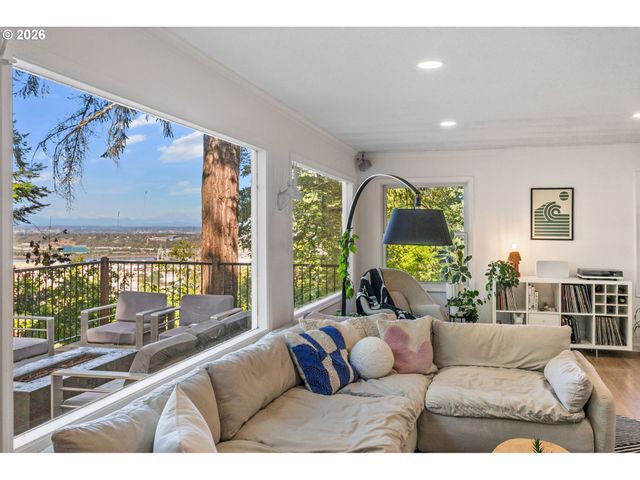 3227 Nw LURAY Ter, Portland, OR 97210