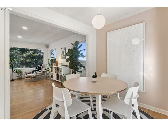 3227 Nw LURAY Ter, Portland, OR 97210