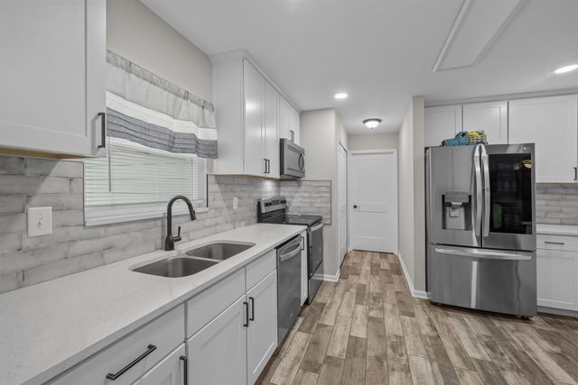 232 Kyte Rd, San Mateo, FL 32187