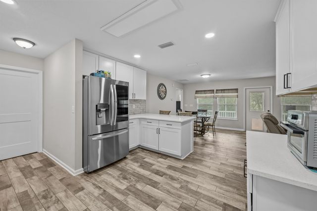 232 Kyte Rd, San Mateo, FL 32187