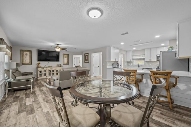 232 Kyte Rd, San Mateo, FL 32187