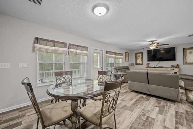 232 Kyte Rd, San Mateo, FL 32187