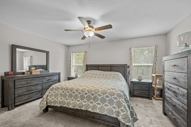 232 Kyte Rd, San Mateo, FL 32187