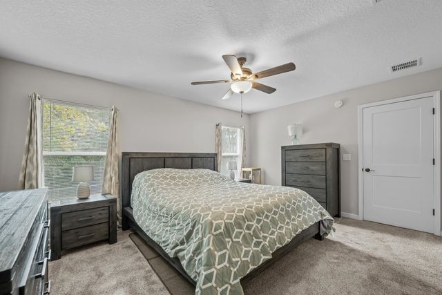 232 Kyte Rd, San Mateo, FL 32187