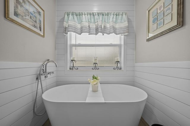 232 Kyte Rd, San Mateo, FL 32187