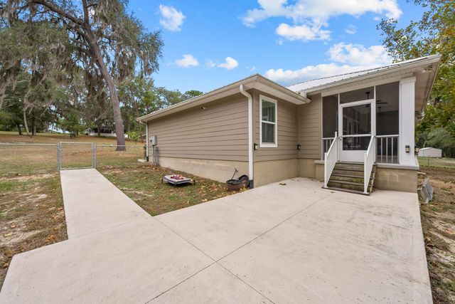 232 Kyte Rd, San Mateo, FL 32187