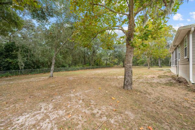 232 Kyte Rd, San Mateo, FL 32187