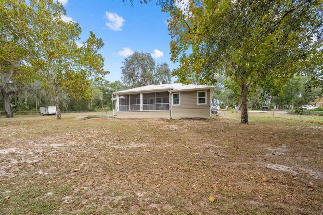 232 Kyte Rd, San Mateo, FL 32187