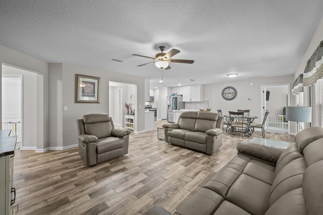 232 Kyte Rd, San Mateo, FL 32187