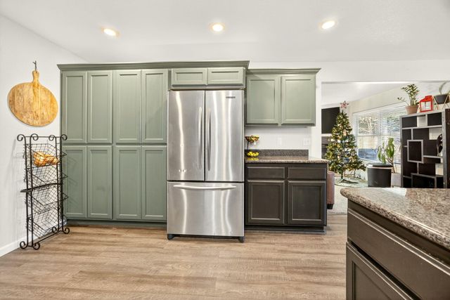 630 Spring Valley Drive, Medford, OR 97501